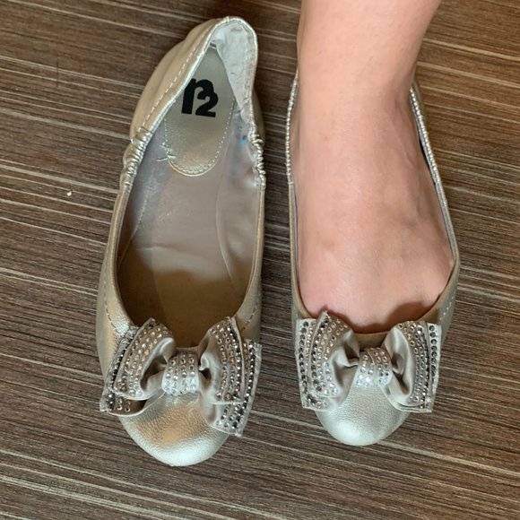 Well-Worn Ladies Shoes-- flats - Picture 2 of 4